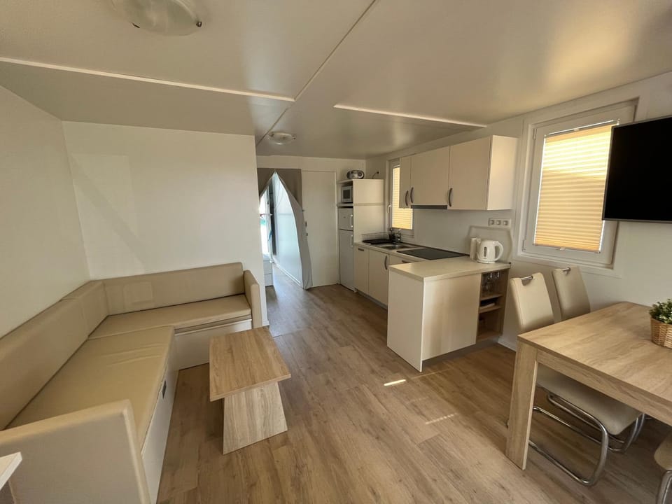 Living room, Dining area, kitchen