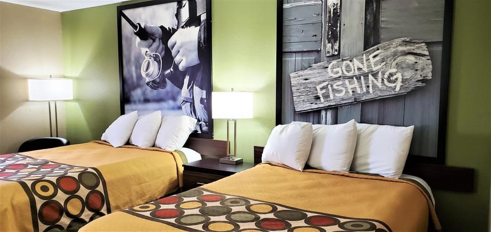 Photo of the whole room, Bedroom