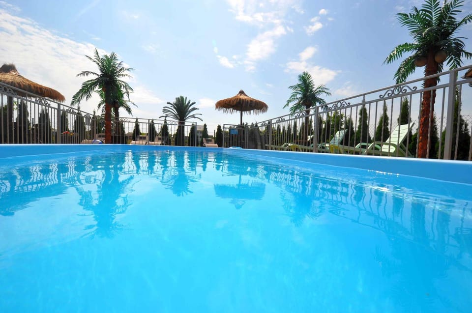 Swimming pool, Swimming pool