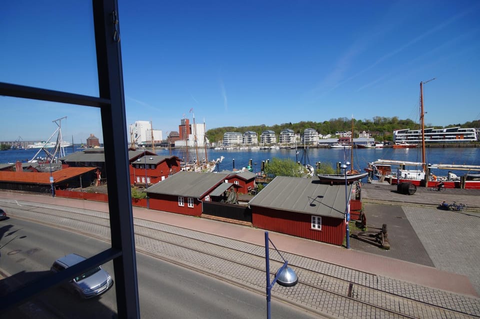 Sea view, Street view