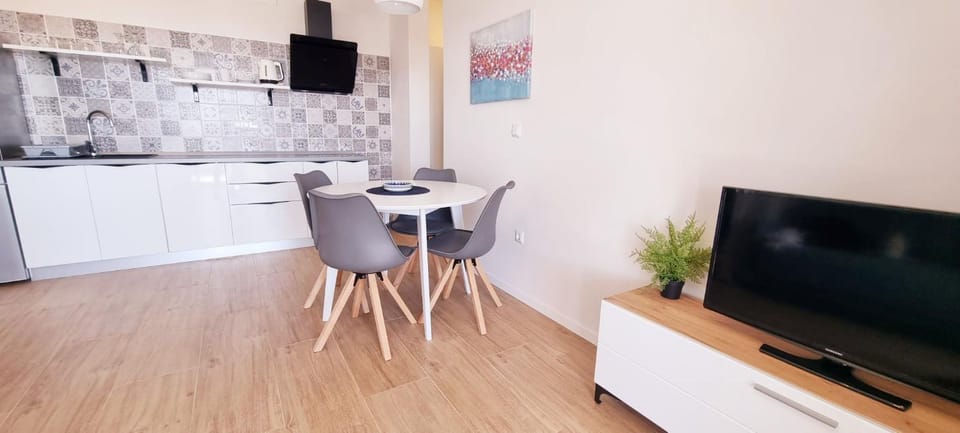 TV and multimedia, Kitchen or kitchenette, Dining area