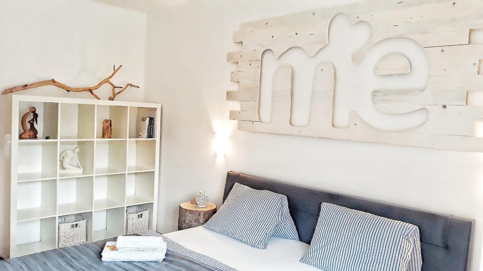 Living room, Photo of the whole room, Bedroom