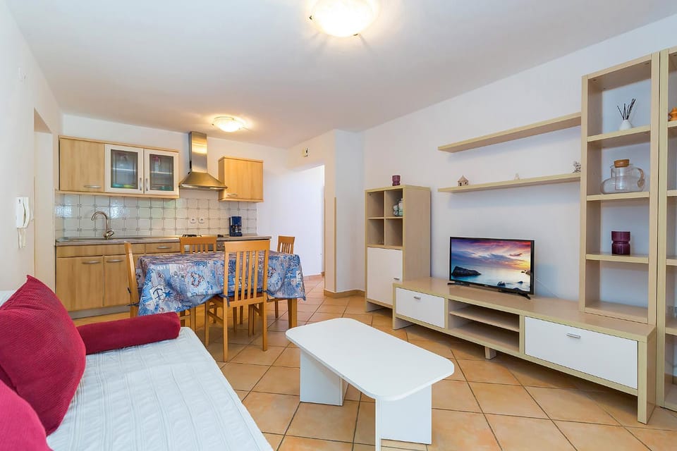 Kitchen or kitchenette, Living room, Dining area