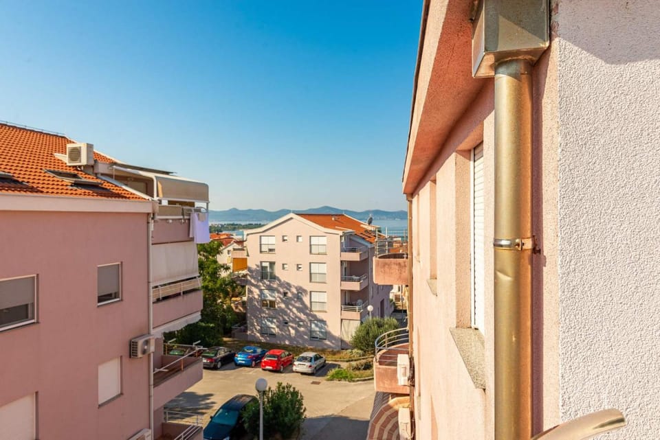 Property building, Neighbourhood, Balcony/Terrace, Sea view