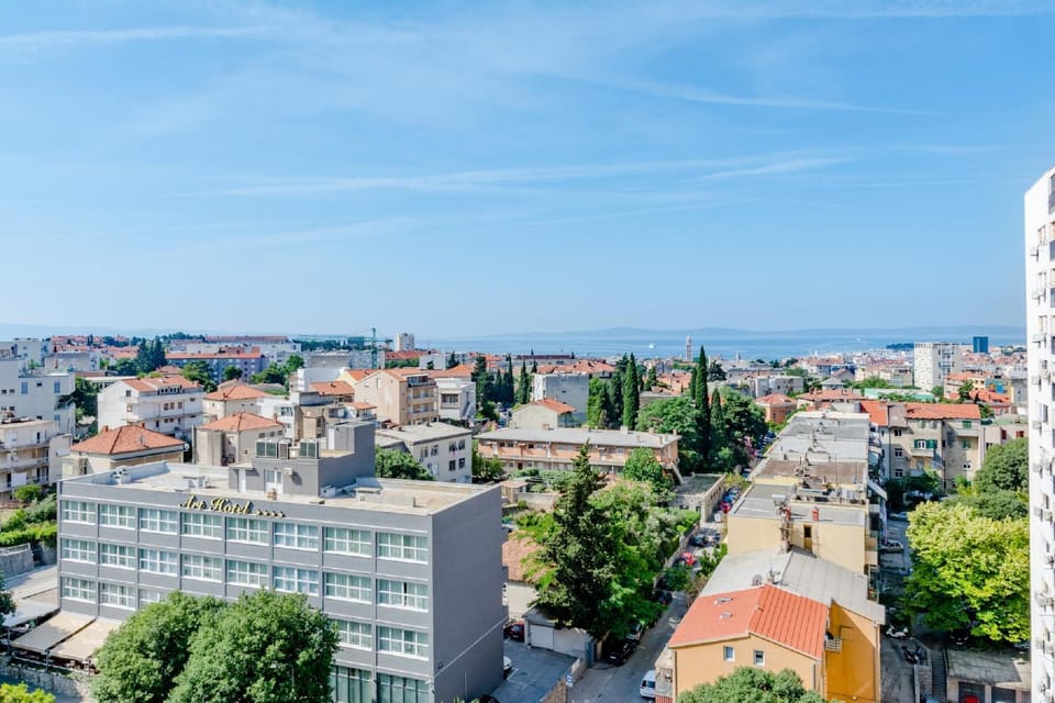 City view, Sea view