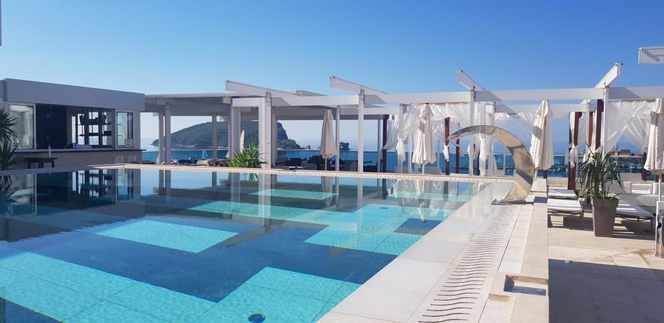 Pool view, Swimming pool