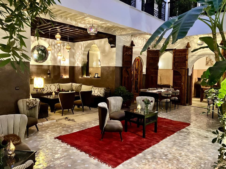 Restaurant/places to eat, Living room, Banquet/Function facilities, Seating area