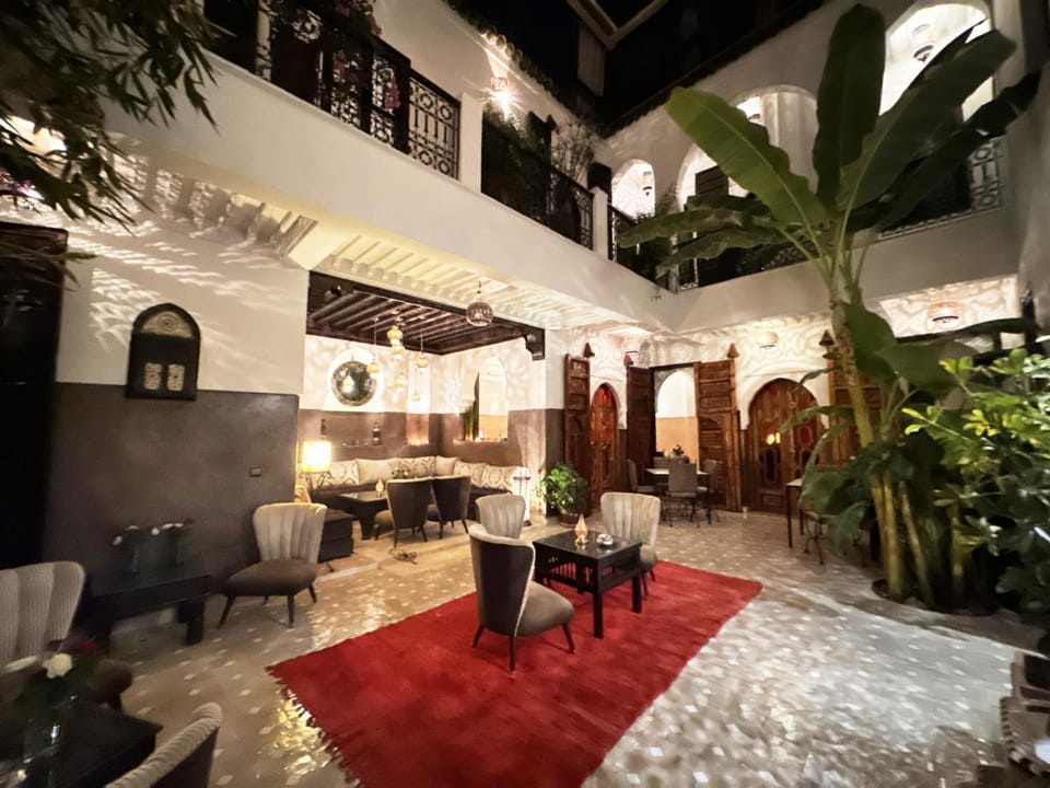 Patio, Restaurant/places to eat, Living room, Seating area