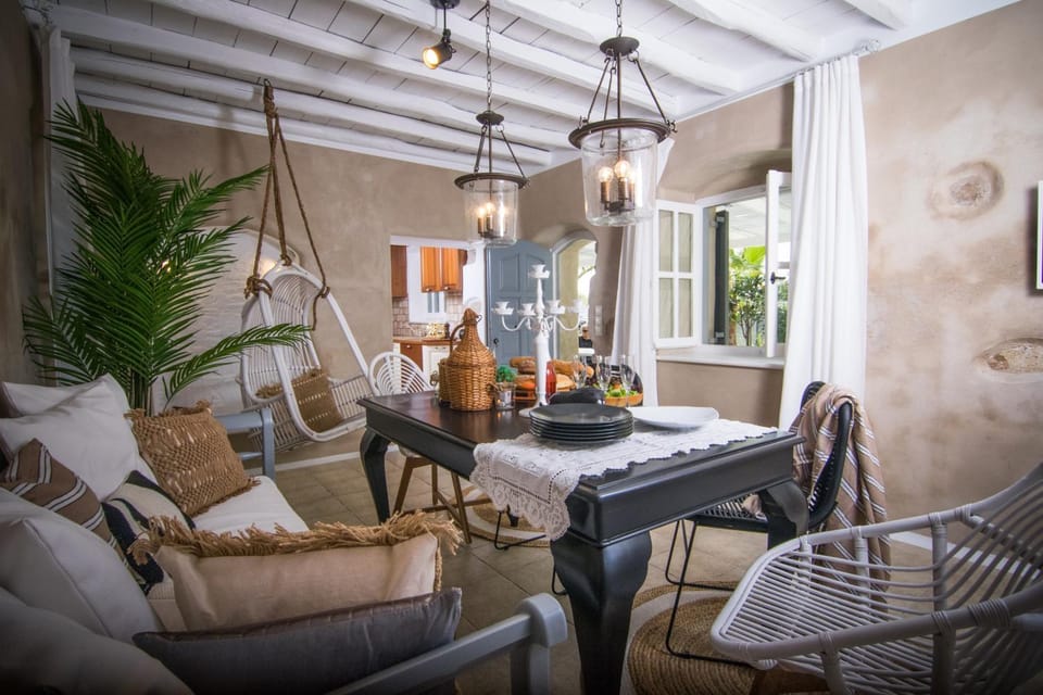 Seating area, Dining area