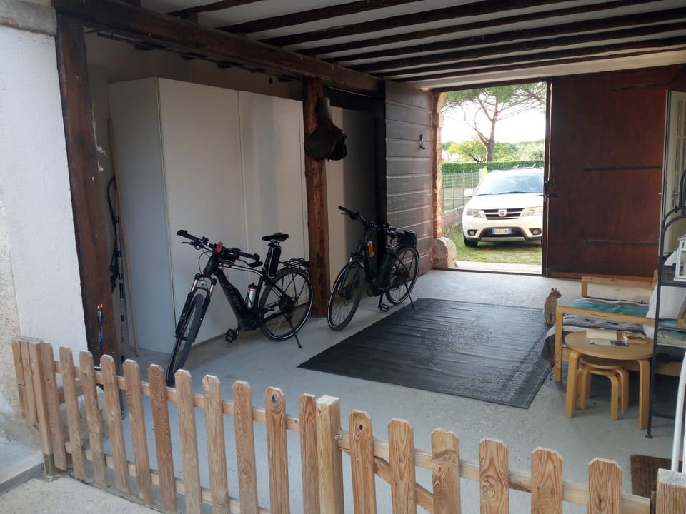 Area and facilities, Parking