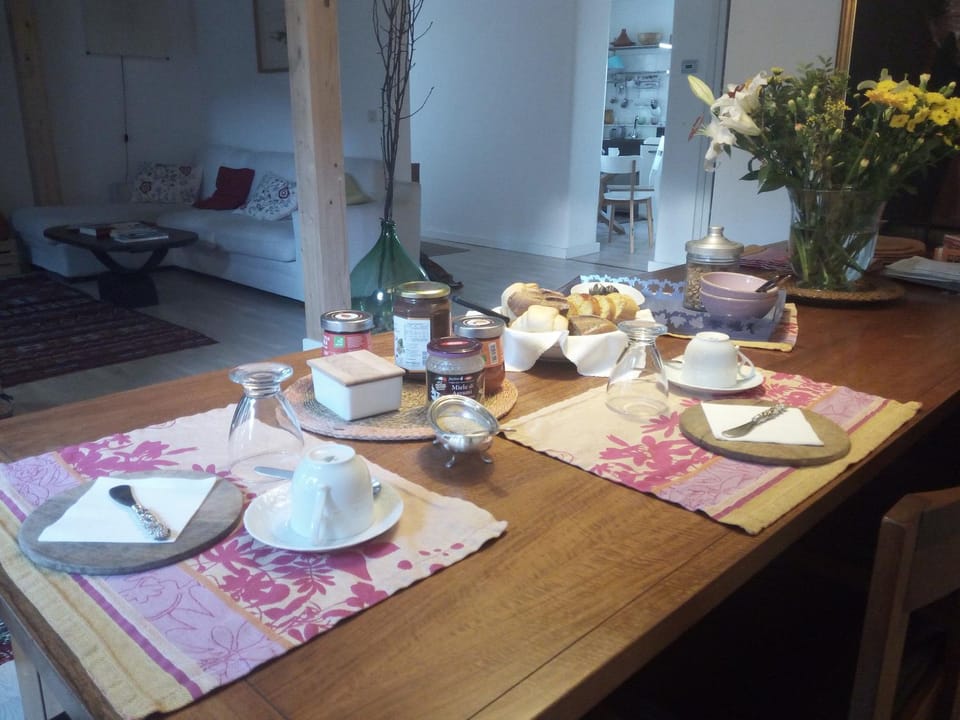 Living room, Breakfast