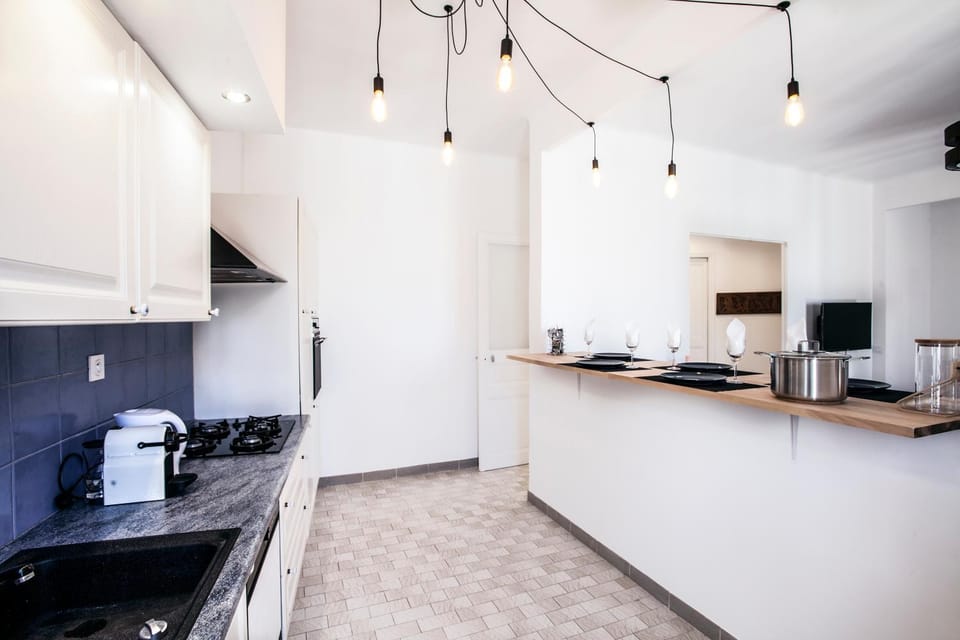 Kitchen or kitchenette, Dining area, Sea view, Street view