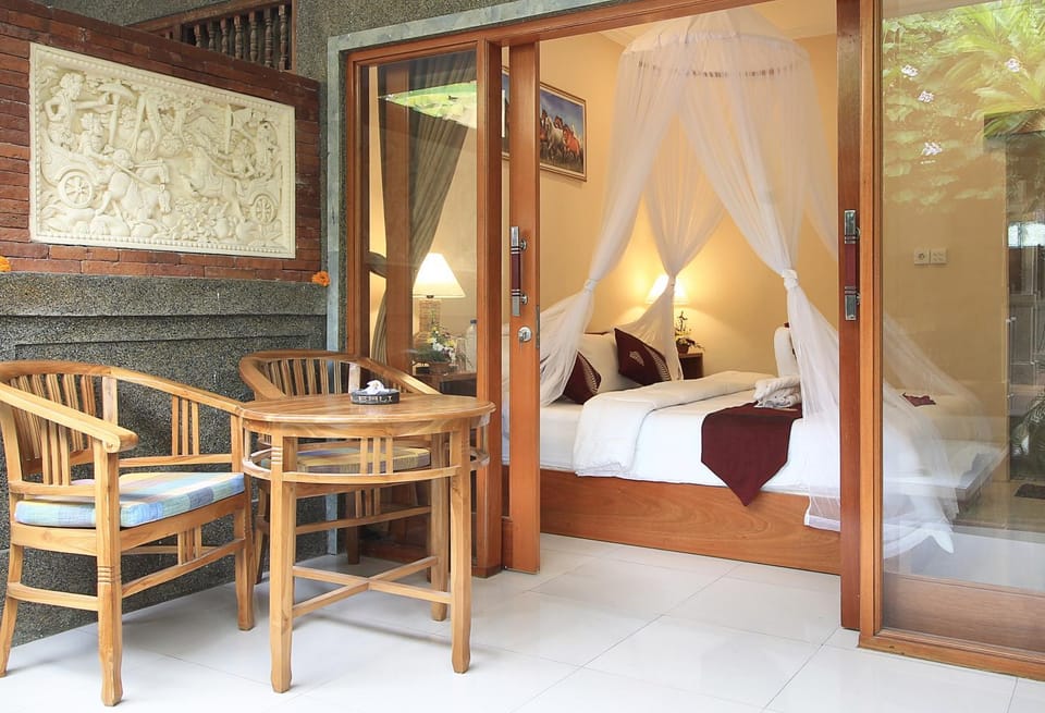 Coffee/tea facilities, Balcony/Terrace, Dining area, Bedroom, Garden view, Pool view