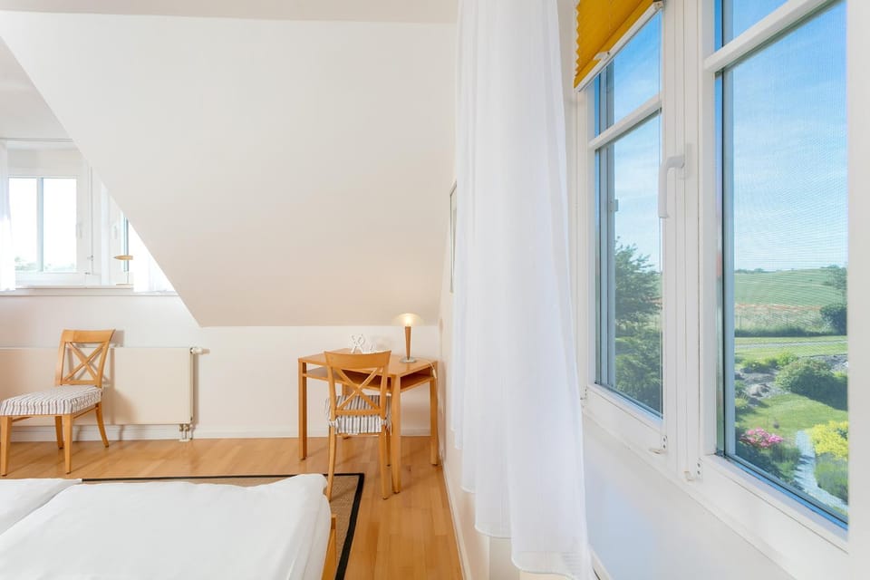 Bedroom, Garden view