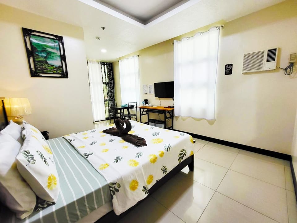 Bed, TV and multimedia, Photo of the whole room