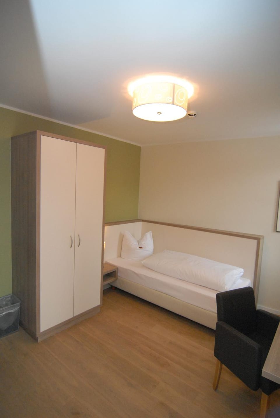 Photo of the whole room, Decorative detail