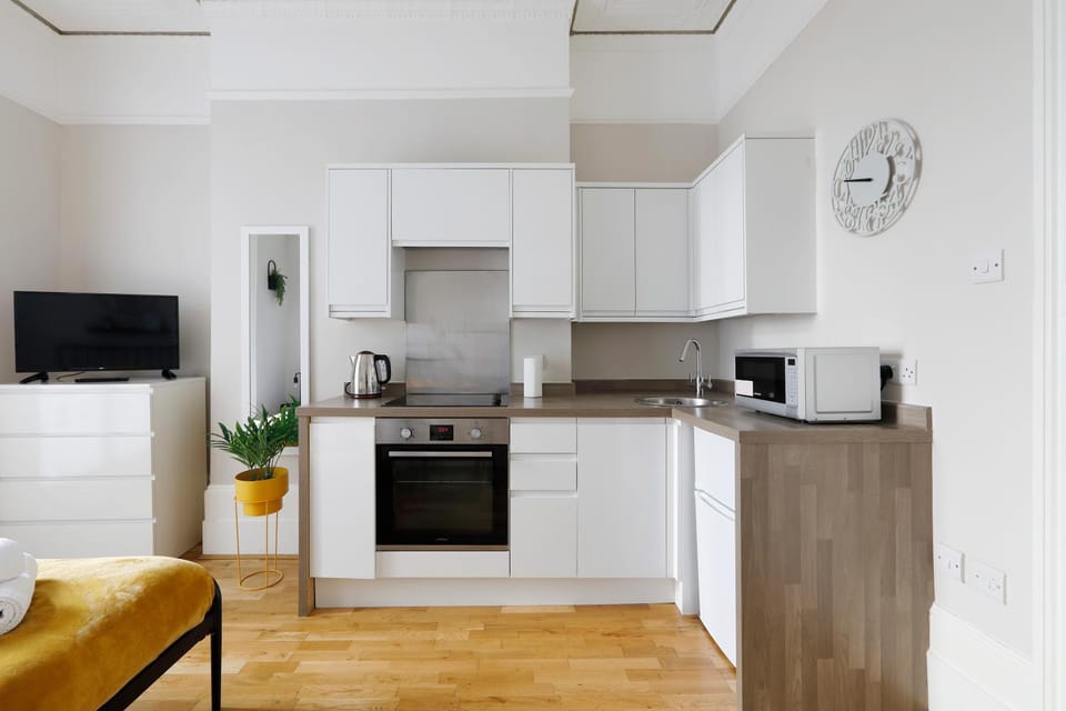 Cosy studio by the sea - prime location! Apartment in Hove