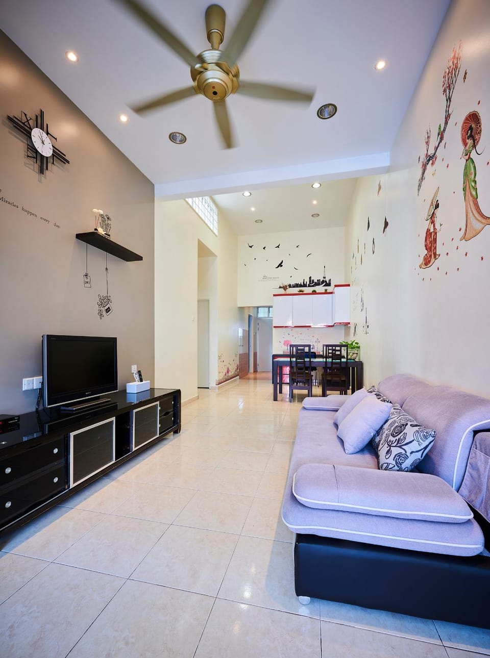 Living room, Photo of the whole room, Decorative detail