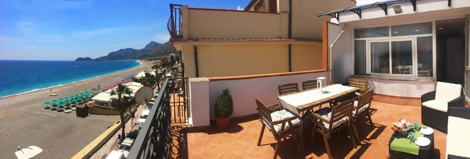 Loft Vista Sul Mare Apartment in Letojanni