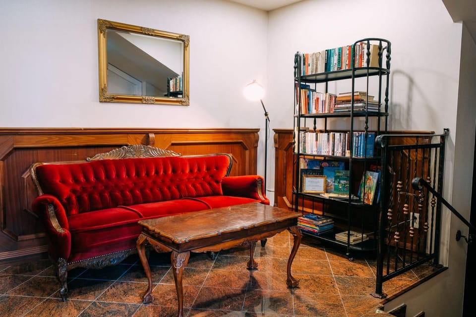 Library, Seating area