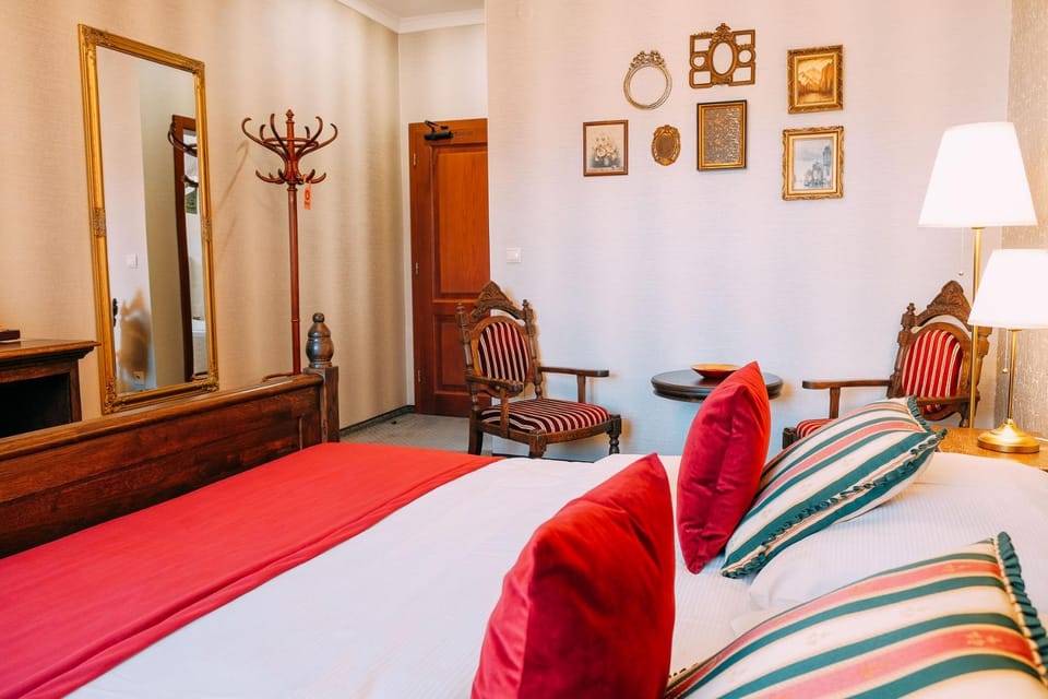 Photo of the whole room, Seating area, Bedroom