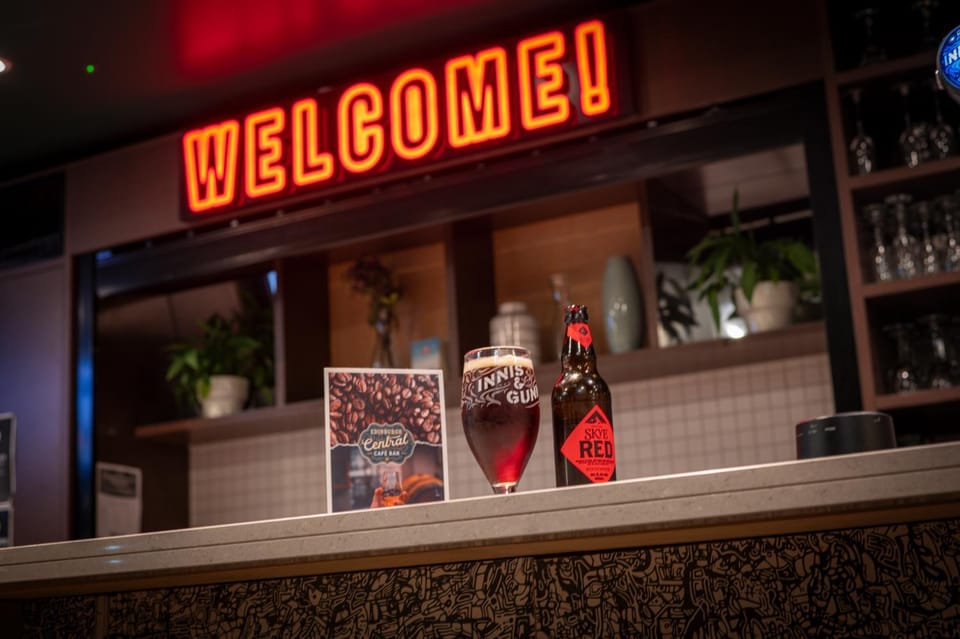 Lounge or bar, Food and drinks, Drinks, Alcoholic drinks