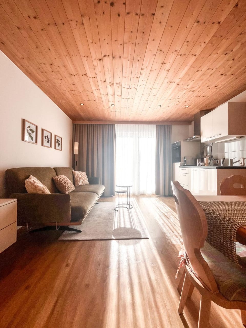 Kitchen or kitchenette, Living room, Dining area