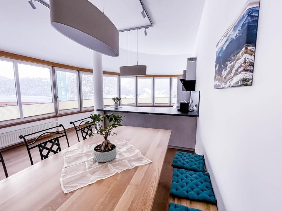Dining area, kitchen