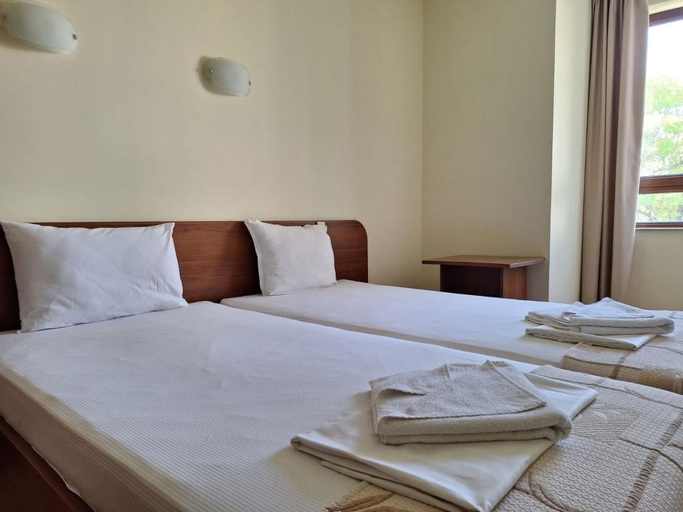 Bed, View (from property/room), Photo of the whole room, Decorative detail, Bedroom, City view, towels