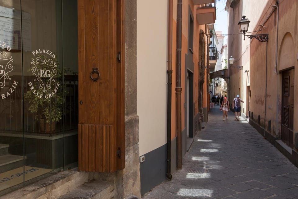 Property building, Facade/entrance, Neighbourhood