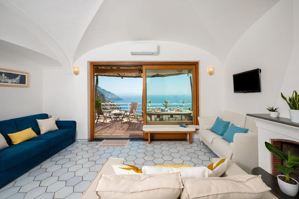 Natural landscape, Balcony/Terrace, Living room, Dining area, Mountain view, Sea view