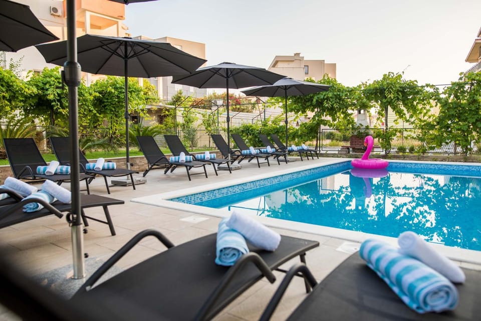 Garden, Swimming pool, Swimming pool