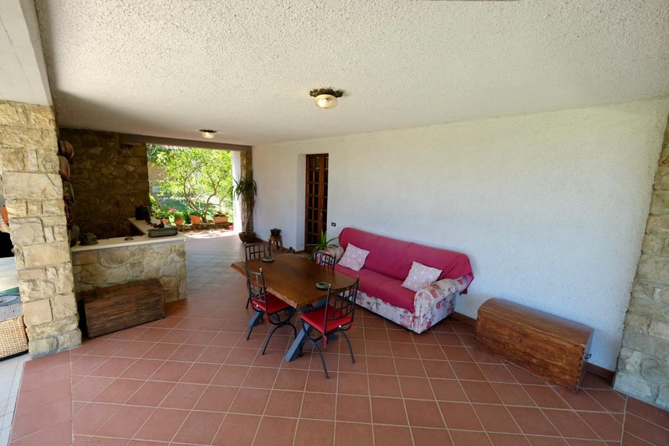 Patio, Dining area