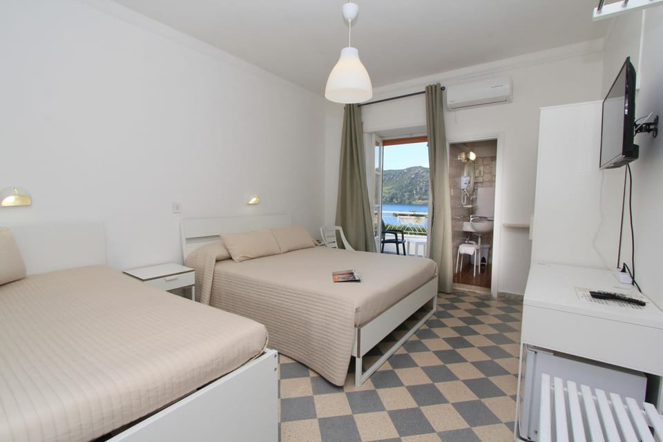 Photo of the whole room, Bedroom, Lake view