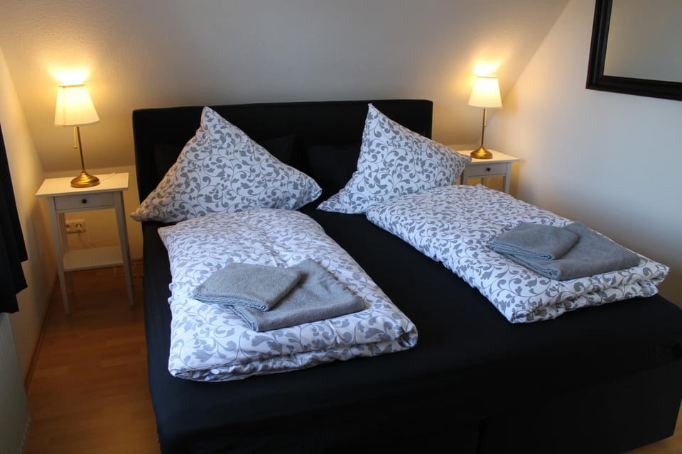 Bed, Bedroom