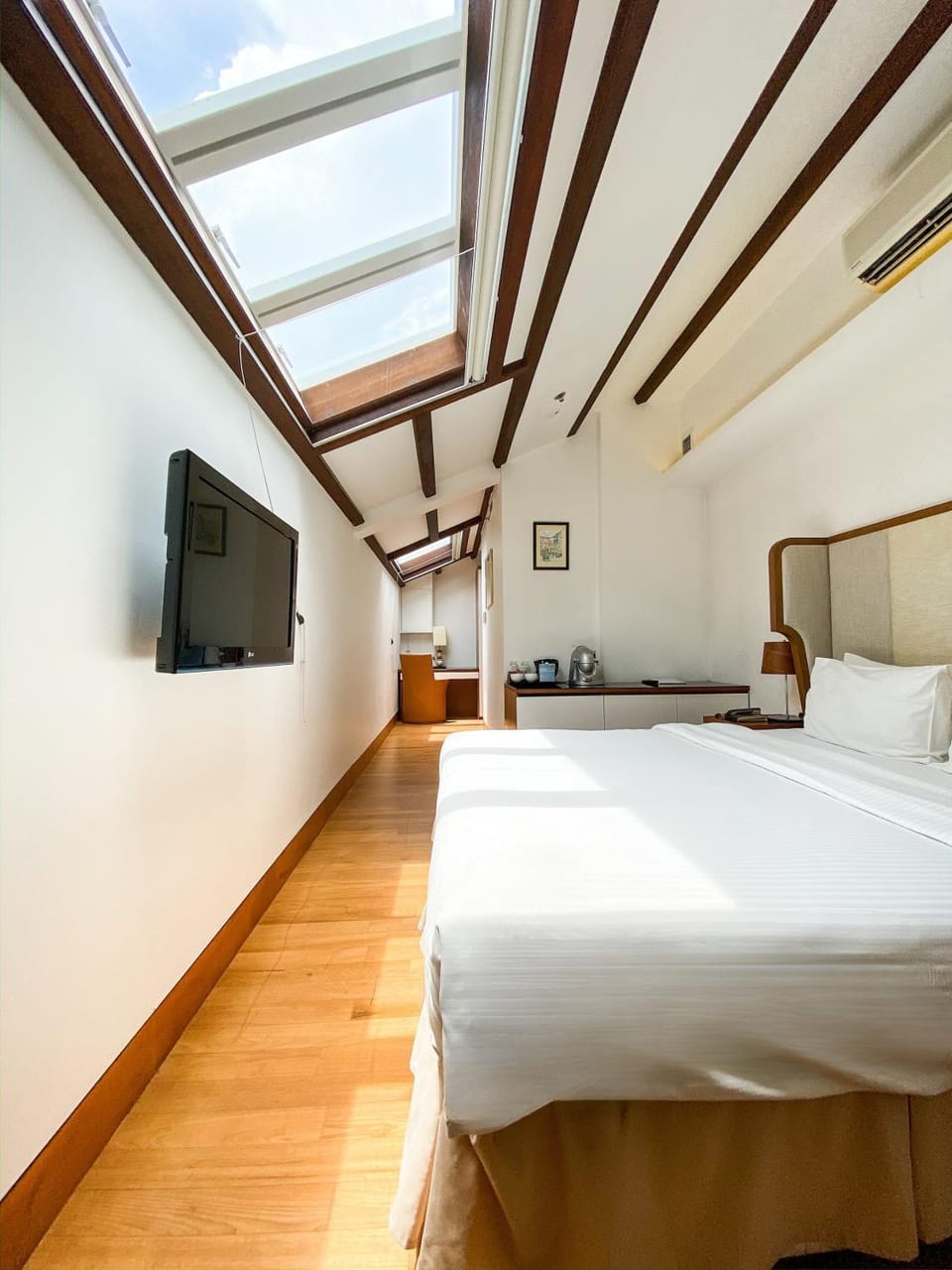 Bed, Photo of the whole room, Bedroom