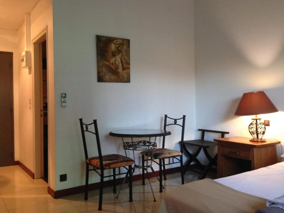 Seating area, Bedroom