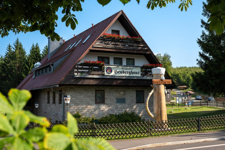 Property building, Restaurant/places to eat