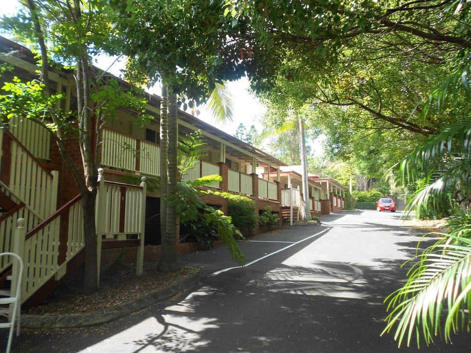 Facade/entrance, Garden view