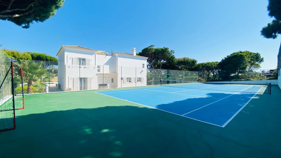 Tennis court