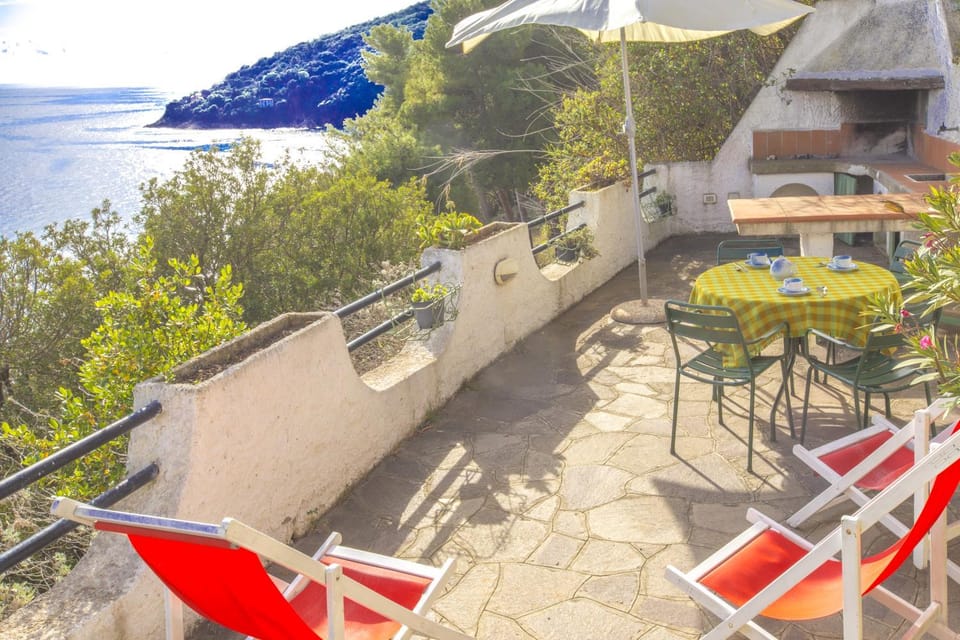 Property building, Facade/entrance, Day, Natural landscape, Balcony/Terrace, Sea view, sunbed
