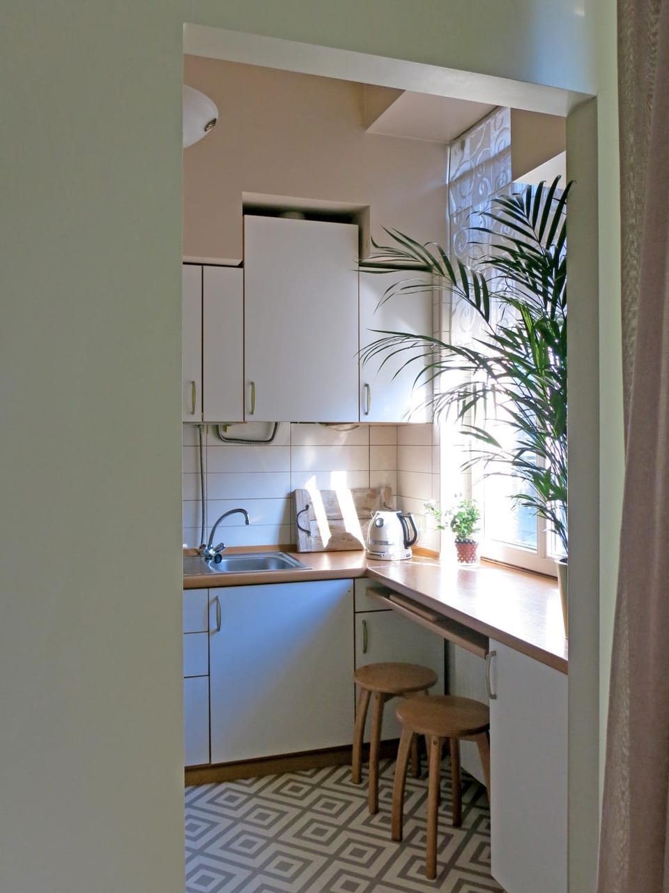 Coffee/tea facilities, Kitchen or kitchenette, Dining area, Meals