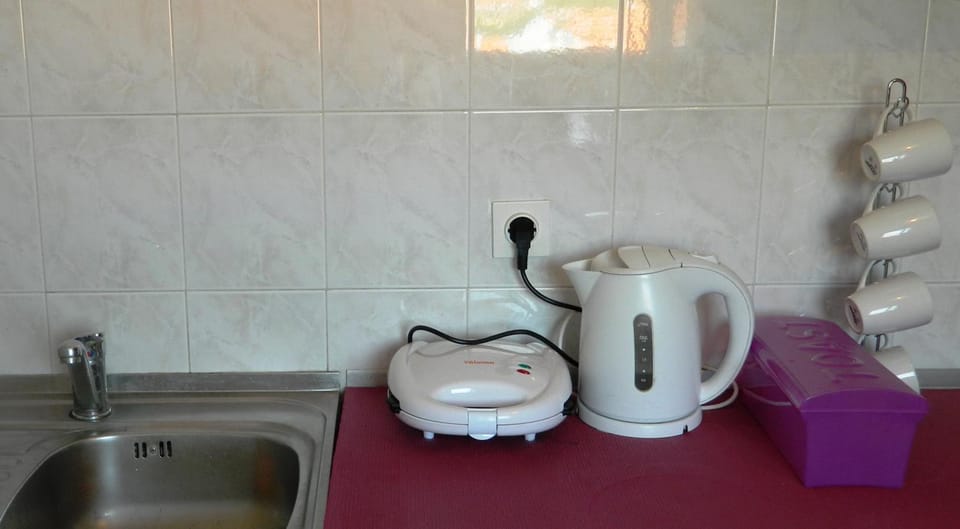 Coffee/tea facilities, Kitchen or kitchenette