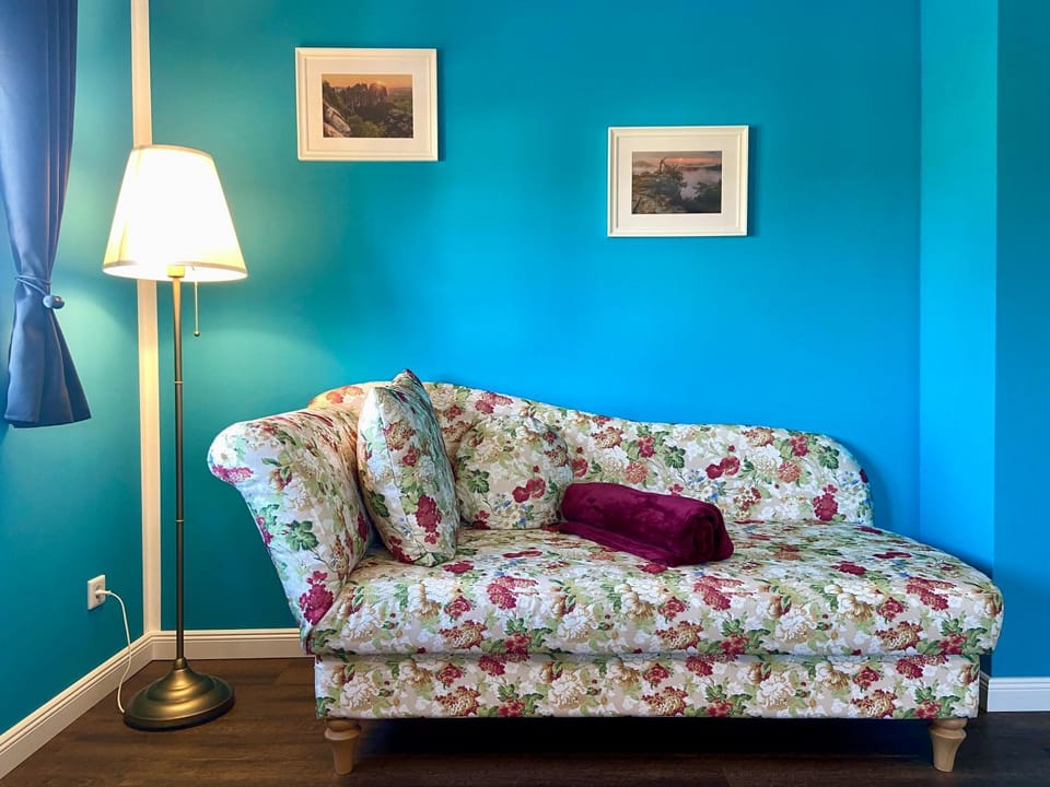 Seating area, Bedroom