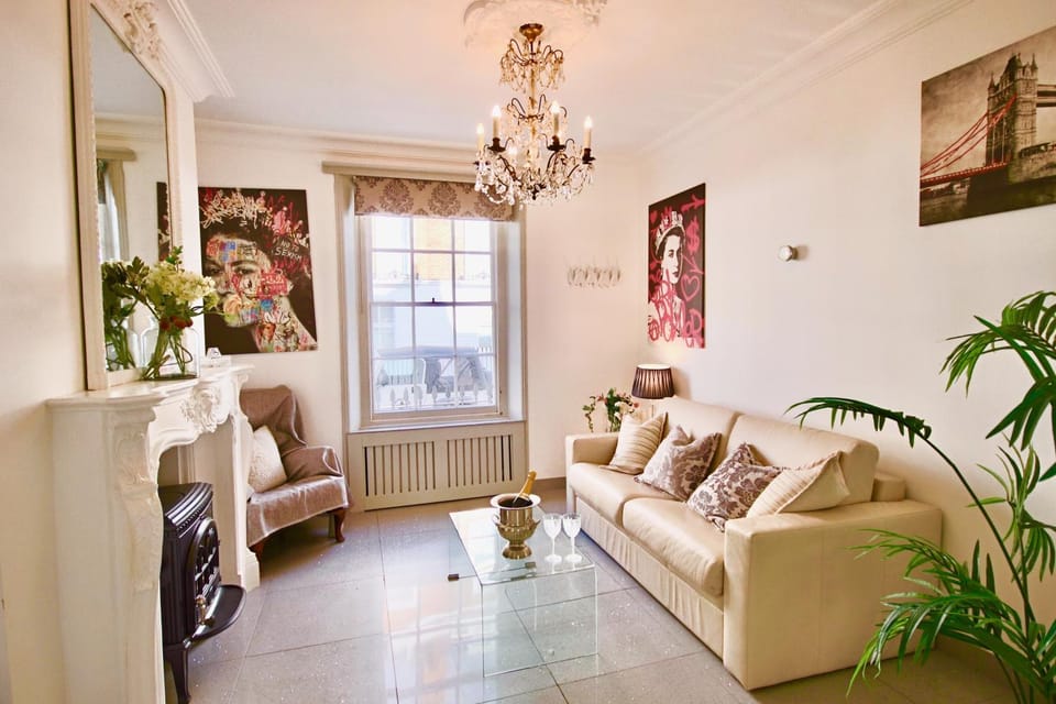 Living room, Seating area, internet