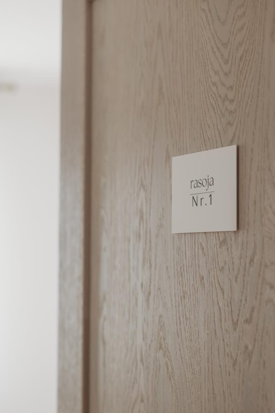 Bedroom, Text overlay