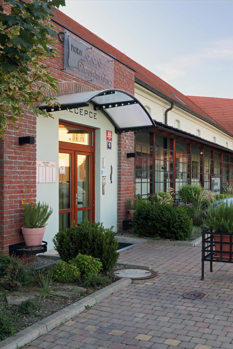 Facade/entrance, Day