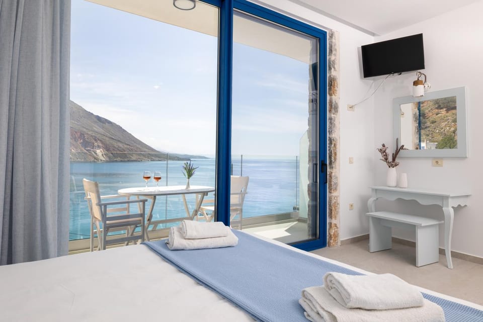 TV and multimedia, Balcony/Terrace, Bedroom, Sea view, towels
