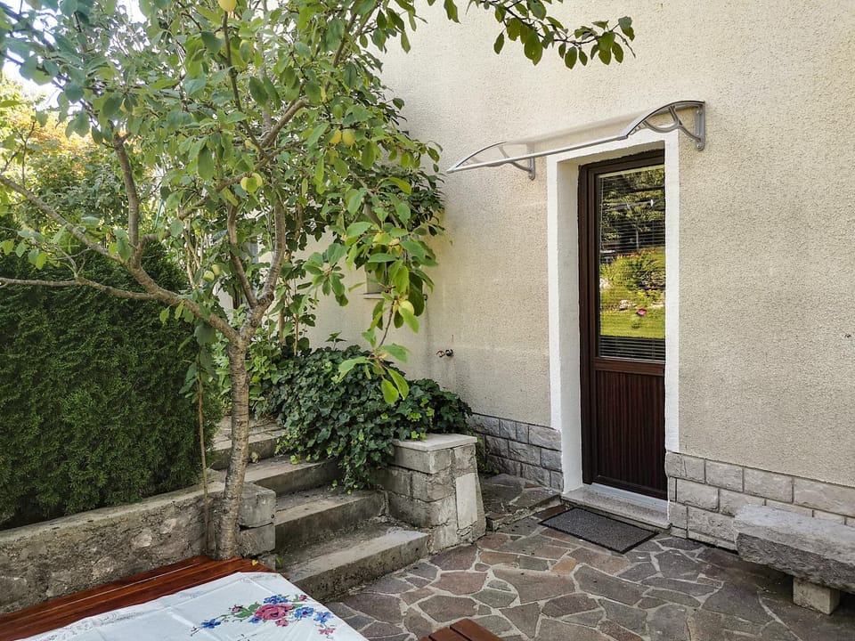 Property building, Facade/entrance, Spring