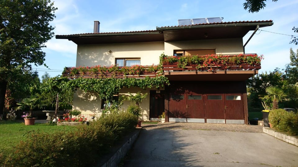 Property building, Facade/entrance